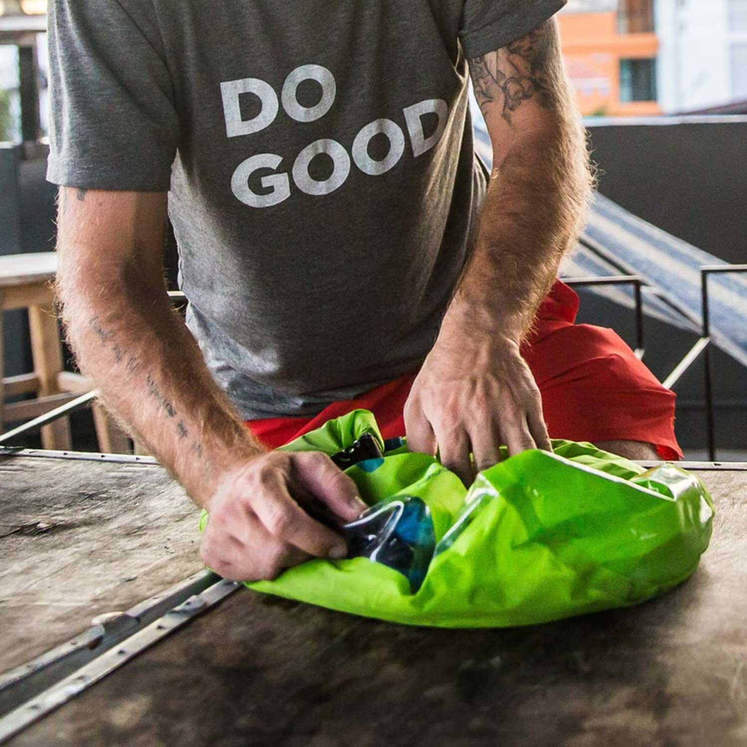 The Scrubba Wash Bag Cleans Clothes in 3 Minutes
